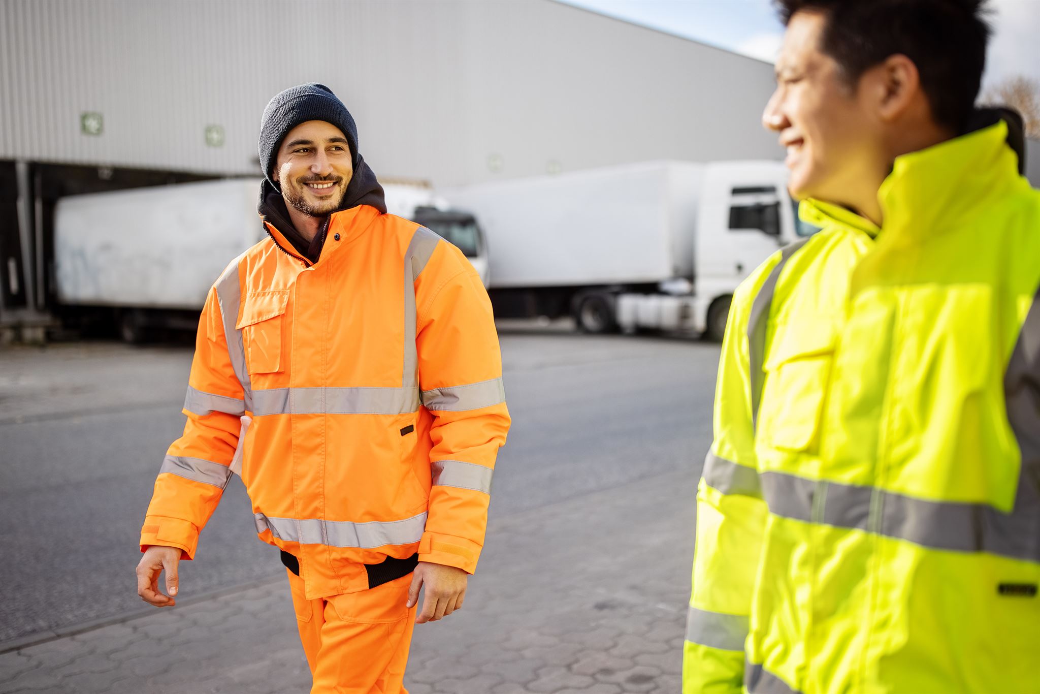 Männer,-die-im-Hafen-arbeiten